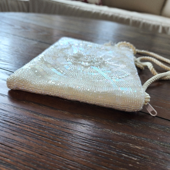 Gorgeous Fully Beaded Cream Shoulder bag - Picture 4 of 7